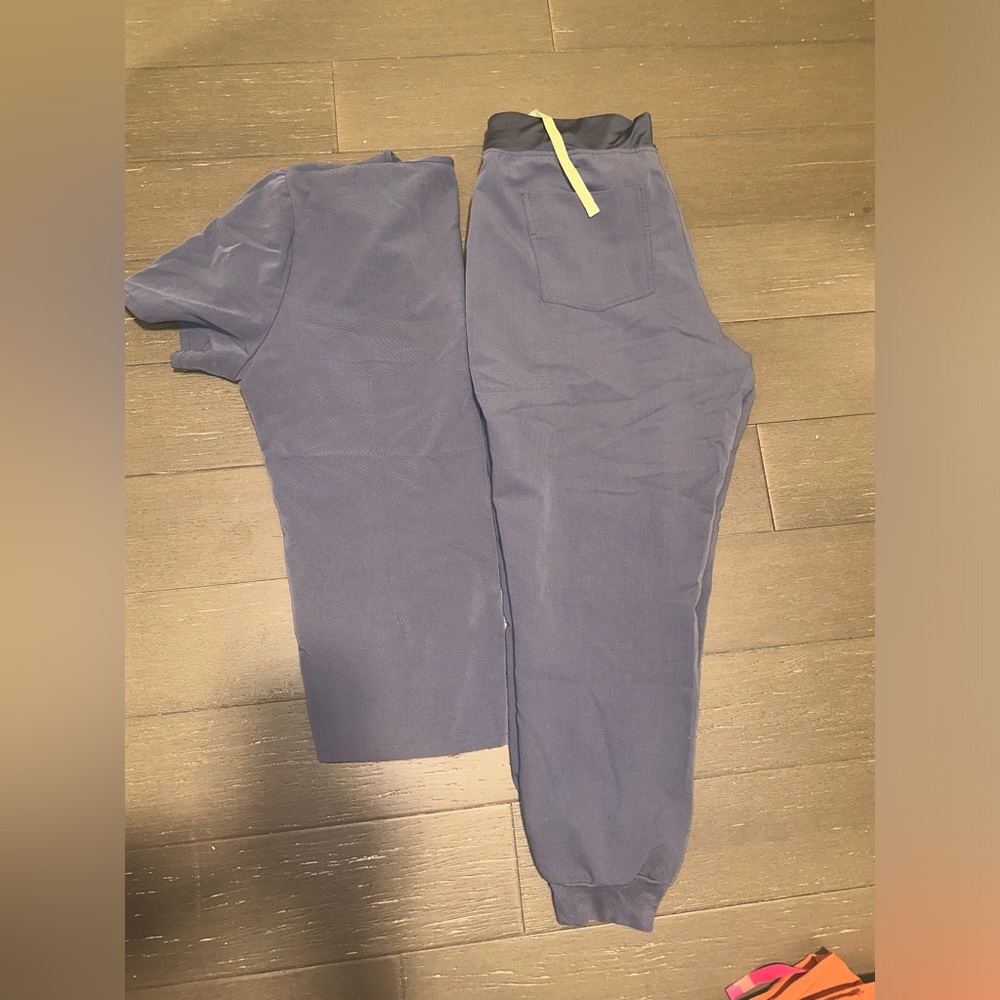 Women’s Scrubs Set